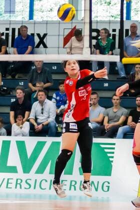 to Black White Erfurt 10 Libero at the Ball adoption Action shot Action Volleyball 1 Bundesliga Women USC Muenster Black White Erfurt xprx