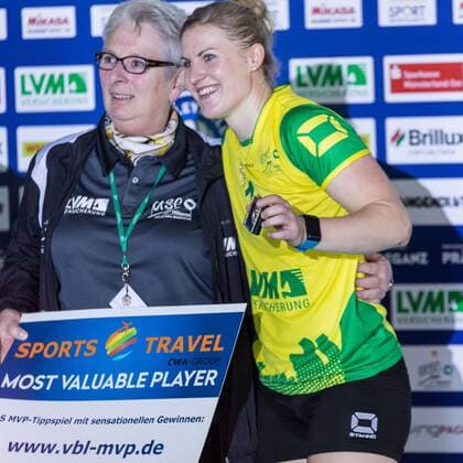 a many years Association member congratulated Lisa Thomsen USC Muenster 1 to Golden MVP Medal Most Valuable Player Volleyball 1 Bundesliga Women USC Muenster Black White Erfurt xprx
