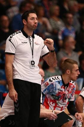 Handball 3. Liga Nord 2017 2018 - Handball Verein Hamburg vs. HSV Hannover Co-Trainer Blazenko Lackovic (Hamburg) jubelt . Jubel , rechts Lukas Ossenkopp (Hamburg) . Sporthalle Alsterdorf Hamburg