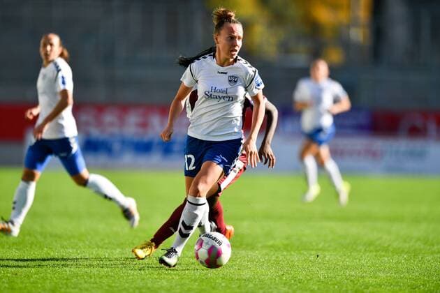 Jana Sedlakova FF UPS Jena 12 with Ball before Nicole SGS 17 Football Alliance Women Bundesliga SGS Eat UPS Jena xmkx