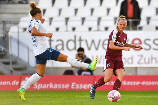 Lea Schueller Lea Schueller SGS 24 flankt the Ball flat Football Alliance Women Bundesliga SGS Eat UPS Jena xmkx