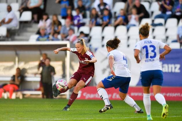 Lea Schueller Lea Schueller SGS 24 shoots up goal Football Alliance Women Bundesliga SGS Eat UPS Jena xmkx