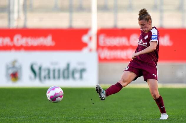 Linda Dallmann SGS 10 plays a deep Passport with the Foreign crack Football Alliance Women Bundesliga SGS Eat UPS Jena xmkx