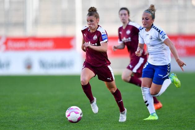 Linda Dallmann SGS 10 in J13 runs behind Football Alliance Women Bundesliga SGS Eat UPS Jena xmkx