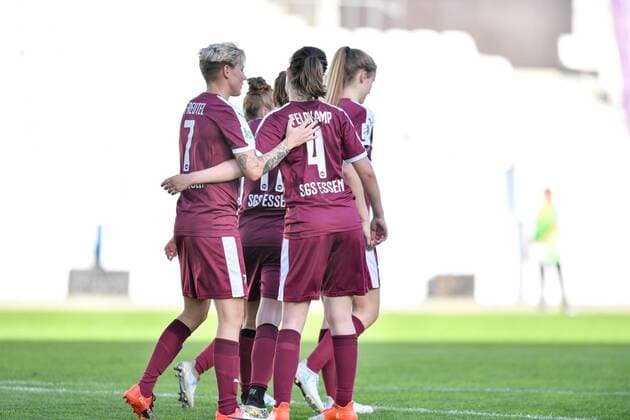 cheering Look forward Celebrate Happy Cheer Goal Celebration SGS Eat After 6 0 Football Alliance Women Bundesliga SGS Eat UPS Jena xmkx