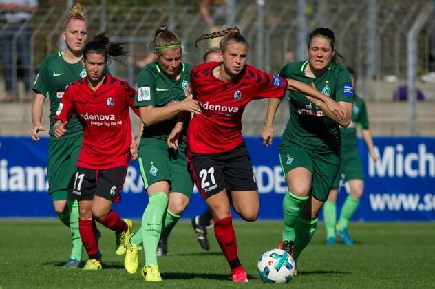 v left Marie Louise ETA SV Werder Bremen 6 in duel Duel with Klara Bühl Buehl SC Freiburg 21 Lisa Marie Scholz SV Werder Bremen 7 Football Alliance Women Bundesliga SC Freiburg SV Werder Bremen xobx