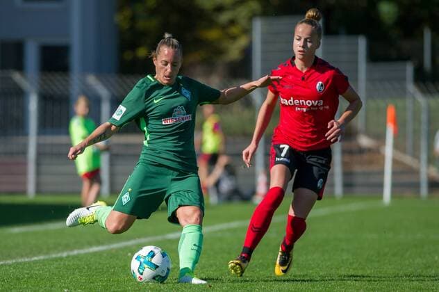 v left Gabriella Toth SV Werder Bremen 15 in duel Duel with Giulia GWINNER SC Freiburg 7 Football Alliance Women Bundesliga SC Freiburg SV Werder Bremen xobx
