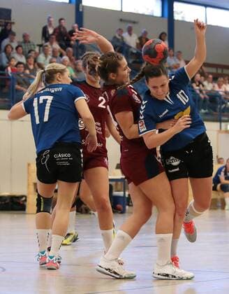 15 10 2017 Germany TV Möglingen vs TS Herzogenaurach 3 Handball League Women Season 2017 2018 v l Lisa Neumann TS Annika Wagner TVM