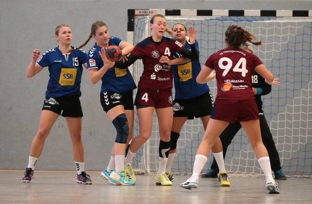 15 10 2017 Germany TV Möglingen vs TS Herzogenaurach 3 Handball League Women Season 2017 2018 v l Franziska Fischer TVM Sarah Stephan