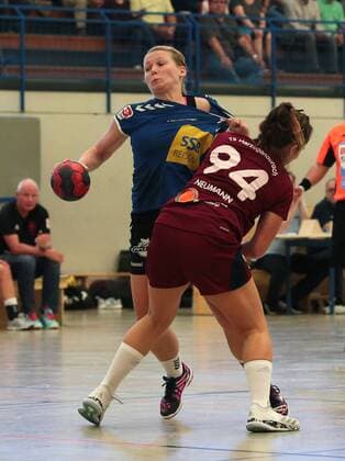 15 10 2017 Germany TV Möglingen vs TS Herzogenaurach 3 Handball League Women Season 2017 2018 v l Freya Stonawski TVM Lisa Neumann