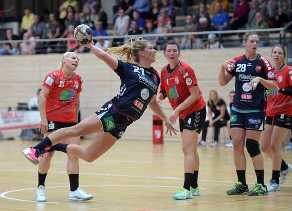 Saskia Putzke Herrenberg 21 the Game SV Union Hall Neustadt vs SG H2KU Herrenberg Handball 2 League Women 15 10 2017 Hall Copyright: xostpix Eibner-Pressefotox EP_cma