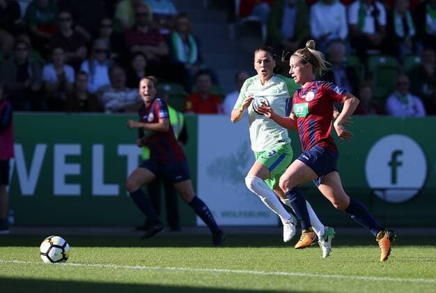 Sara Bjoerk Gunnarsdottir VfL Wolfsburg Elise Kellond Knight 1 FFC Turbine Potsdam
