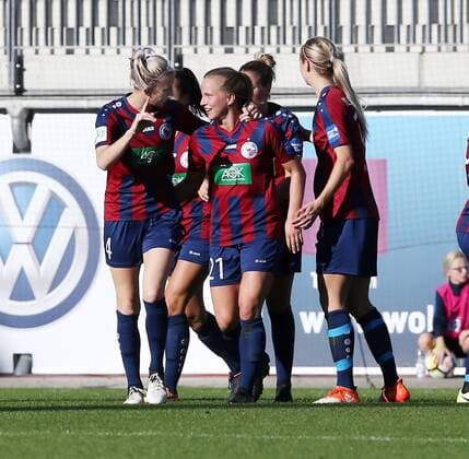 goal celebration 21 TaBeA Kemme 1 FFC Turbine Potsdam