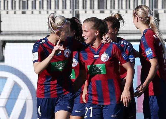 goal celebration 21 TaBeA Kemme 1 FFC Turbine Potsdam