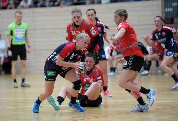 Aylin Bok Herrenberg 8 at Ball the Game SV Union Hall Neustadt vs SG H2KU Herrenberg Handball 2 League Women 15 10 2017 Hall Copyright: xModlax Eibner-Pressefotox EP_cma