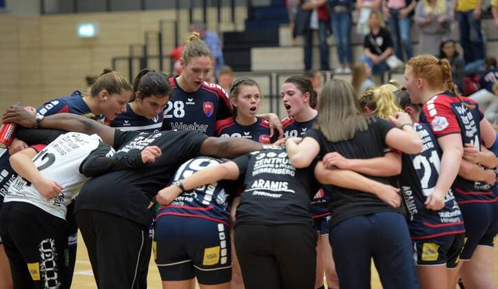 The Herrenberger Players After the Game SV Union Hall Neustadt vs SG H2KU Herrenberg Handball 2 League Women 15 10 2017 Hall Copyright: xModlax Eibner-Pressefotox EP_cma