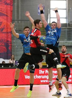 Bietigheim Handball 2 Bundesliga SG BBM Bietigheim vs HSG Nordhorn Lingen v l Felix King BBM Toon Leenders HSG Luca de Boer HSG