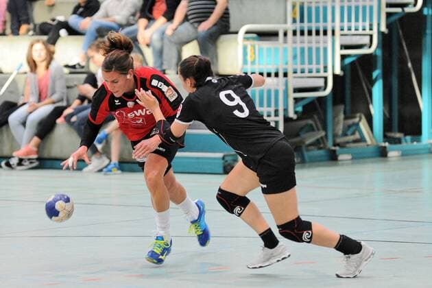 Annika Schmid TSV Haunstetten 84 against Miriam Welser Tussis Metzingen II 9 TuSsies Metzingen II Handball Women 3 Bundesliga Sued 15 10 2017 Photo TBaur Eibner Metzingen Copyright: xBaur xEibner-Pressefotox EP_Toba