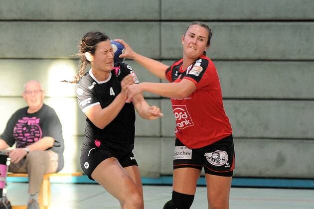 Sarah Irmler TSV Haunstetten 18 against Alexandra Kubasta Tussis Metzingen II 4 TuSsies Metzingen II Handball Women 3 Bundesliga Sued 15 10 2017 Photo TBaur Eibner Metzingen Copyright: xBaur xEibner-Pressefotox EP_Toba