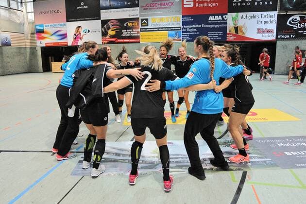 The Tussis 2 celebrate the Home victory TuSsies Metzingen II Handball Women 3 Bundesliga Sued 15 10 2017 Photo TBaur Eibner Metzingen Copyright: xBaur xEibner-Pressefotox EP_Toba