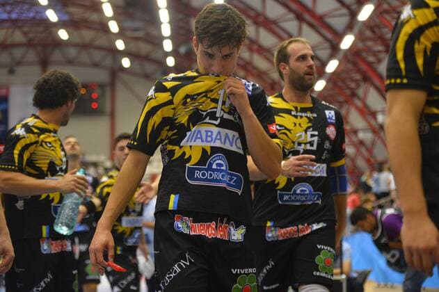 Handball, CL, Dinamo Bukarest - Reale Ademar Dinamo Bucharest - Abanca Ademar Leon, during 2017 2018 EHF Men s Champions League Group Phase, 15 October 2017, Dinamo Hall, Bucuresti, Romania Gonzalo Perez Arce, Abanca Ademar Leon s player during the game Dinamo Bucharest - Abanca Ademar Leon, for the 2017 2018 EHF Men s Champions League Group Phase, 15 October 2017, Dinamo Hall, Bucuresti, Romania Copyright: xAlexxNicodimx