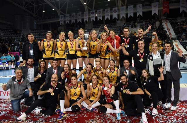 (171016) -- ANKARA, Oct. 16, 2017 -- Vakifbank players pose for photo after the Turkish Women Volleyball Super Cup match between Vakifbank and Fenerbahce in Ankara, Turkey, on Oct. 15, 2017. Vakifbank won 3-0. ) (SP)TURKEY-ANKARA-VOLLEYBALL-TURKISH SUPER CUP-VAKIFBANK VS FENERBAHCE HexCanling 