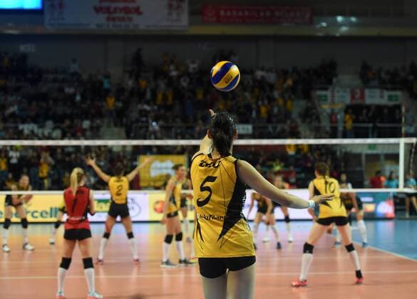 (171016) -- ANKARA, Oct. 16, 2017 -- Vakifbank player Zhu Ting serves the ball during the Turkish Women Volleyball Super Cup match between Vakifbank and Fenerbahce in Ankara, Turkey, on Oct. 15, 2017. Vakifbank won 3-0. ) (SP)TURKEY-ANKARA-VOLLEYBALL-TURKISH SUPER CUP-VAKIFBANK VS FENERBAHCE HexCanling 
