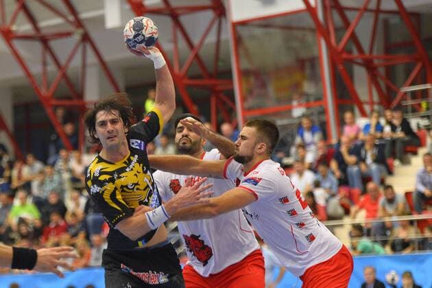 Handball, CL, Dinamo Bukarest - Reale Ademar October 15, 2017 - Bucharest, Romania - Federico Matias Vieyra during 2017 2018 EHF Men s Champions League Group Phase, match between Dinamo Bucharest and Abanca Ademar Leon, at Dinamo Hall, Bucurest, Romania, on 15 October 2017. Handball Dinamo Bucharest v Abanca Ademar Leon - 2017 18 EHF Men s Champions League  - ZUMAn230 20171015_zaa_n230_416 Copyright: xAlexxNicodimx