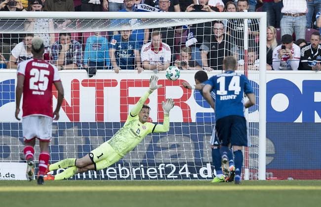 Sejad Salihovic HH shoots Per Penalty the goal to 3 2 against Goalkeeper René Adler MZ Action shot Penalty hand Football 1 Bundesliga 8 Matchday 1 FSV Mainz 05 MZ Hamburg SV HH at 14 10 2017 in Mainz Germany