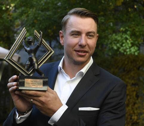Former world s best handball player Filip Jicha ended his professional career because of long-term health problems due to which he stopped playing for Barcelona in August, he told during the press conference PK Pressekonferenz in Prague, Czech Republic, on October 16, 2017. On the photo Jicha poses with his trophy for the best handball player of the world in 2010. (CTKxPhoto MichalxKrumphanzl) CTKPhotoP201710160422601  kru 2