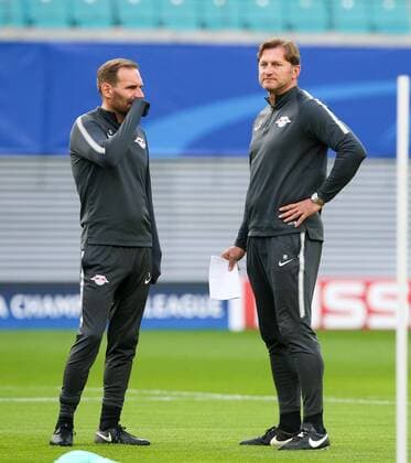 RB Leipzig Training Champions League Leipzig 16 10 2017 Red Bull Arena Football UEFA Champions League Group G 3 Matchday Training at Day the Game RB Leipzig vs FC Porto RB Leipzig Training in Picture v l Sascha Lense Co team manager Mental Coach and team manager Ralph Hasenhüttl Hasenhuettl