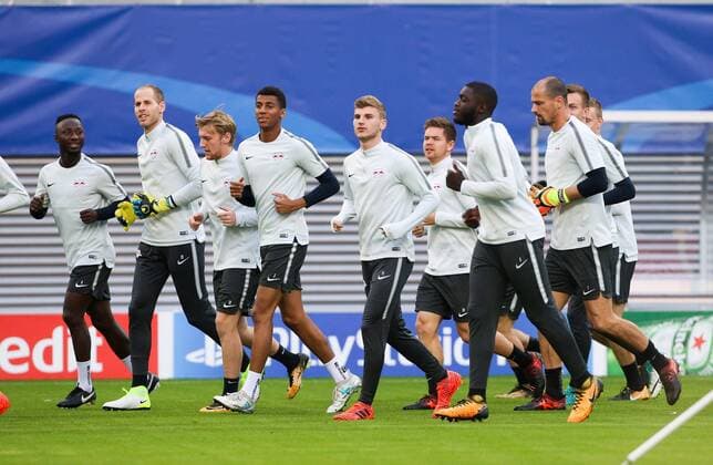 RB Leipzig Training Champions League Leipzig 16 10 2017 Red Bull Arena Football UEFA Champions League Group G 3 Matchday Training at Day the Game RB Leipzig vs FC Porto RB Leipzig Training in Picture v l Naby Keita Goalkeeper Peter Gulacsi Emil Forsberg Bernardo Fernandes there Silva Timo Werner Dominic Kaiser Dayot Upamecano and Goalkeeper Fabio Coltorti