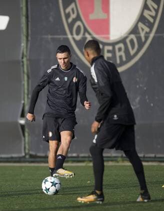 Fußball, CL, Feyenoord Rotterdam Training 16-10-2017 VOETBAL: TRAINING EN PERSCONFERENTIE FEYENOORD: ROTTERDAM Giovanni van Bronckhorst, coach Feyenoord Foto: SCS Michel Utrecht xVIxVIxImagesx xSoenarxChamidxsportfotografiexIVx 9034136