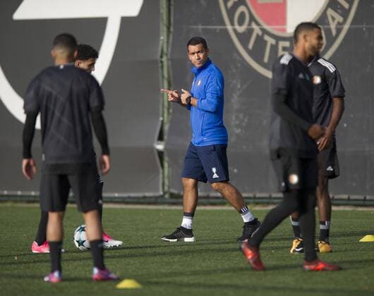Fußball, CL, Feyenoord Rotterdam Training 16-10-2017 VOETBAL: TRAINING EN PERSCONFERENTIE FEYENOORD: ROTTERDAM Giovanni van Bronckhorst, coach Feyenoord Foto: SCS Michel Utrecht xVIxVIxImagesx xSoenarxChamidxsportfotografiexIVx 9034143