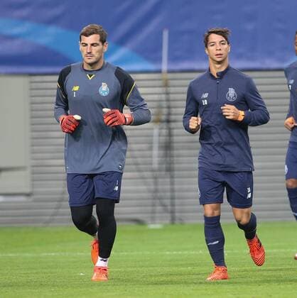 Training Porto Champions League Leipzig 16 10 2017 Red Bull Arena Football UEFA Champions League Group G 3 Matchday Training at Day the Game RB Leipzig vs FC Porto FC Porto Training in Picture v l Goalkeeper Iker Casillas 1 Porto and Hector Herrera 16 Porto