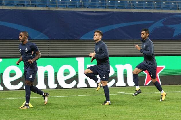 Training Porto Champions League Leipzig 16 10 2017 Red Bull Arena Football UEFA Champions League Group G 3 Matchday Training at Day the Game RB Leipzig vs FC Porto FC Porto Training in Picture v l Ricardo Pereira 21 Porto Otavio Otavio 25 Porto and Jesus Corona 17 Porto