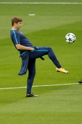 Tottenham s Argentinian coach Mauricio Pochettino participates in a training session at the Santiago Bernabeu stadium in Madrid, Spain, 16 October 2017. Tottenham will face Real Madrid tomorrow for their UEFA Champions League third round match. Tottenham s training session in Madrid !ACHTUNG: NUR REDAKTIONELLE NUTZUNG!  Copyright: xJuanJoxMartinx CAM004 20171016-636437815910298479