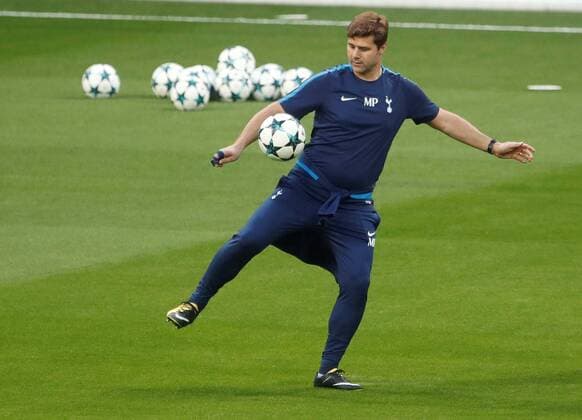 Tottenham s Argentinian coach Mauricio Pochettino participates in a training session at the Santiago Bernabeu stadium in Madrid, Spain, 16 October 2017. Tottenham will face Real Madrid tomorrow for their UEFA Champions League third round match. Tottenham s training session in Madrid !ACHTUNG: NUR REDAKTIONELLE NUTZUNG!  Copyright: xJuanJoxMartinx CAM005 20171016-636437815917942479
