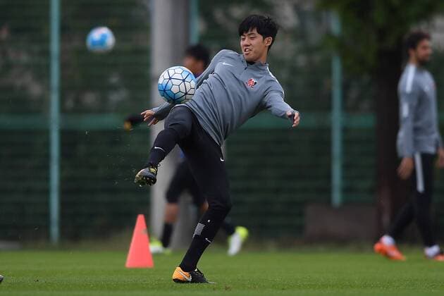 A player of Japan s Urawa Red Diamonds takes part in a training session for the second semifinal match against China s Shanghai SIPG during the 2017 AFC Champions League in Urawa, Saitama, Japan, 17 October 2017. Urawa Red Diamonds in full preparation for AFC semifinal against Shanghai SIPG  20171017_61092