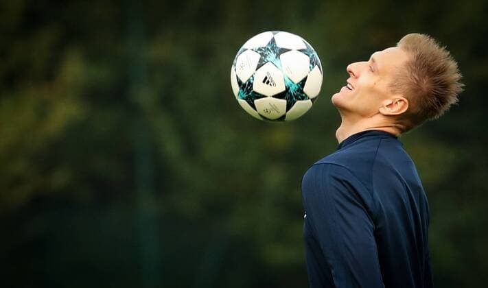 Bilder des Tages - SPORT Anderlecht s Lukasz Teodorczyk pictured in action during a training of Belgian soccer team RSC Anderlecht, Tuesday 17 October 2017 in Brussels. Tomorrow Anderlecht is playing a game in the group stage (Group B) of the UEFA Champions League competition against French PSG. VIRGINIExLEFOUR  x05184511x