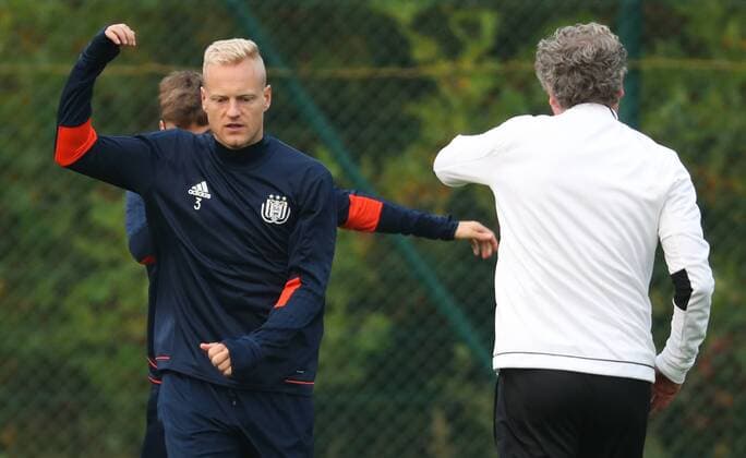 Anderlecht s Olivier Deschacht pictured during a training of Belgian soccer team RSC Anderlecht, Tuesday 17 October 2017 in Brussels. Tomorrow Anderlecht is playing a game in the group stage (Group B) of the UEFA Champions League competition against French PSG. VIRGINIExLEFOUR  x05184491x
