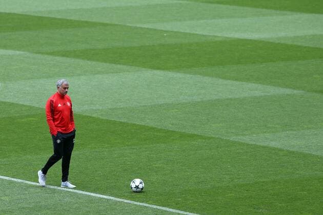 October 17, 2017 - Lisbon, Portugal - Manchester United ManU s Portuguese head coach Jose Mourinho attends a training session at the Luz stadium in Lisbon, Portugal on October 17, 2017, on the eve of the UEFA Champions League football match SL Benfica vs Manchester United. Photo: UEFA Champions League - Manchester United press conference PK Pressekonferenz and training - ZUMAf123 20171017_zap_f123_003 Copyright: xPedroxFiuzax