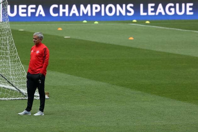 October 17, 2017 - Lisbon, Portugal - attends a training session at the Luz stadium in Lisbon, Portugal on October 17, 2017, on the eve of the UEFA Champions League football match SL Benfica vs Manchester United ManU Manchester United Training and press conference PK Pressekonferenz  - ZUMAn230 20171017_zaa_n230_156 Copyright: xPedroxFiuzax