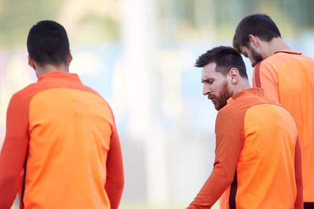 FC Barcelona Barca s players Luis Suarez (L), Leo Messi (C) and Gerard Pique participate in a training session at Joan Gamper complex in Barcelona, Spain, 17 October 2017. FC Barcelona will face Olympiacos Piraeus at the UEFA Champions League Group D soccer match on 18 October 2017. FC Barcelona s training session in Sant Joan d Espi !ACHTUNG: NUR REDAKTIONELLE NUTZUNG!  Copyright: xAlejandroxGarcíax SJD004 20171017-636438675360769808