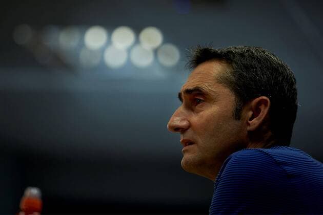 FC Barcelona Barca s head coach Ernesto Valverde gestures during a press conference PK Pressekonferenz at Joan Gamper complex in Barcelona, Spain, 17 October 2017. FC Barcelona will face Olympiacos Piraeus in the UEFA Champions League Group D soccer match on 18 October 2017. FC Barcelona press conference !ACHTUNG: NUR REDAKTIONELLE NUTZUNG!  Copyright: xAlejandroxGarcíax SJD100 20171017-636438679784305808
