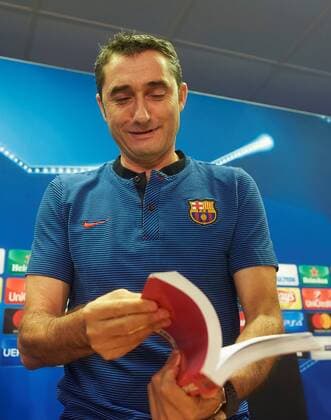 FC Barcelona Barca s head coach Ernesto Valverde gestures during a press conference PK Pressekonferenz at Joan Gamper complex in Barcelona, Spain, 17 October 2017. FC Barcelona will face Olympiacos Piraeus in the UEFA Champions League Group D soccer match on 18 October 2017. FC Barcelona press conference !ACHTUNG: NUR REDAKTIONELLE NUTZUNG!  Copyright: xAlejandroxGarcíax SJD101 20171017-636438679798657808