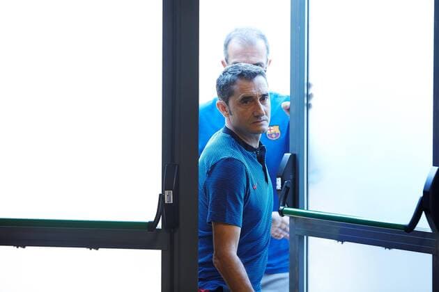 FC Barcelona Barca s head coach Ernesto Valverde arrives for a press conference PK Pressekonferenz at Joan Gamper complex in Barcelona, Spain, 17 October 2017. FC Barcelona will face Olympiacos Piraeus in the UEFA Champions League Group D soccer match on 18 October 2017. FC Barcelona press conference !ACHTUNG: NUR REDAKTIONELLE NUTZUNG!  Copyright: xAlejandroxGarcíax SJD103 20171017-636438679824709808