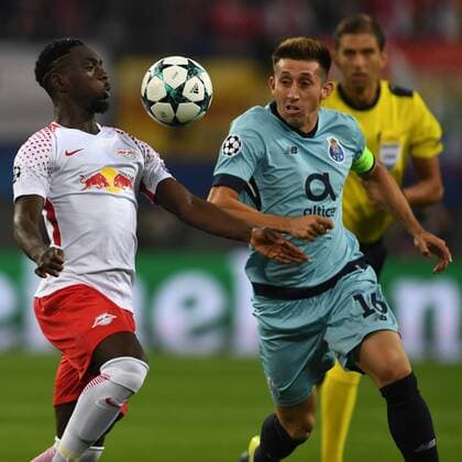 Football men Season 2017 2018 Champions League Group G 3 Matchday RB Leipzig FC Porto Jean Kevin Augustin No 29 RB Leipzig Hector Herrera No 16 FC Porto 17 10 2017 Copyright: xMatthiasxKochx