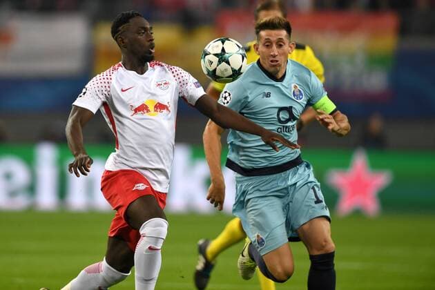 Football men Season 2017 2018 Champions League Group G 3 Matchday RB Leipzig FC Porto Jean Kevin Augustin No 29 RB Leipzig Hector Herrera No 16 FC Porto 17 10 2017 Copyright: xMatthiasxKochx