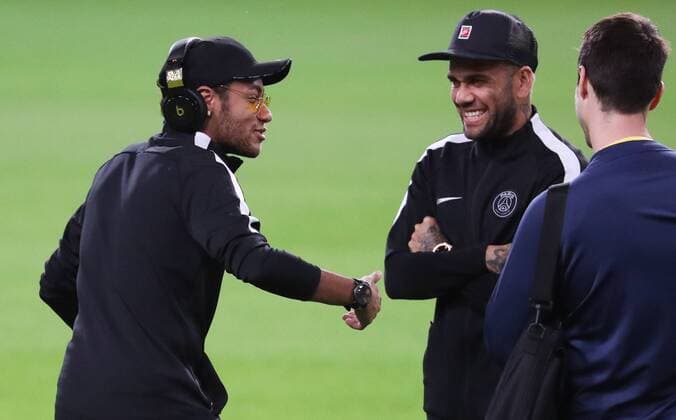 PSG s Neymar Jr and PSG s Dani Alves pictured on the field of the stadium as French soccer team Paris Saint-Germain made his training in Paris earlier today, Tuesday 17 October 2017 in Brussels. Tomorrow PSG is playing a game in the group stage (Group B) of the UEFA Champions League competition against Belgian soccer team RSC Anderlecht. VIRGINIExLEFOUR  x05184803x